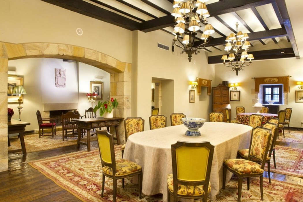 PARADOR DE SANTILLANA GIL BLAS 24/38