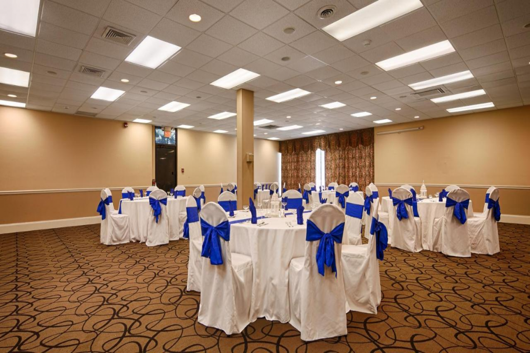 Days Inn & Suites by Wyndham Johnson City 15/36
