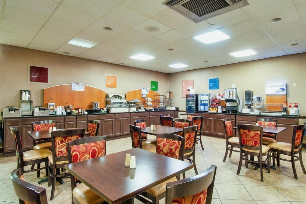 Days Inn & Suites by Wyndham Johnson City 17/36