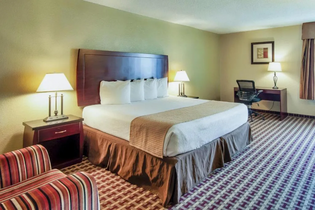 Days Inn & Suites by Wyndham Johnson City 7/36