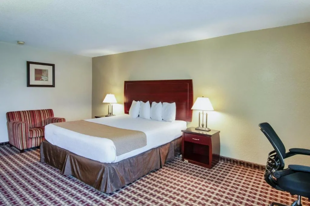 Days Inn & Suites by Wyndham Johnson City 9/36