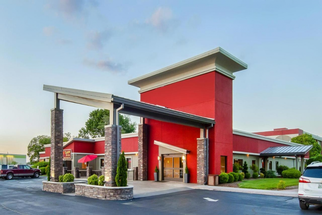 Days Inn & Suites by Wyndham Johnson City 1/36