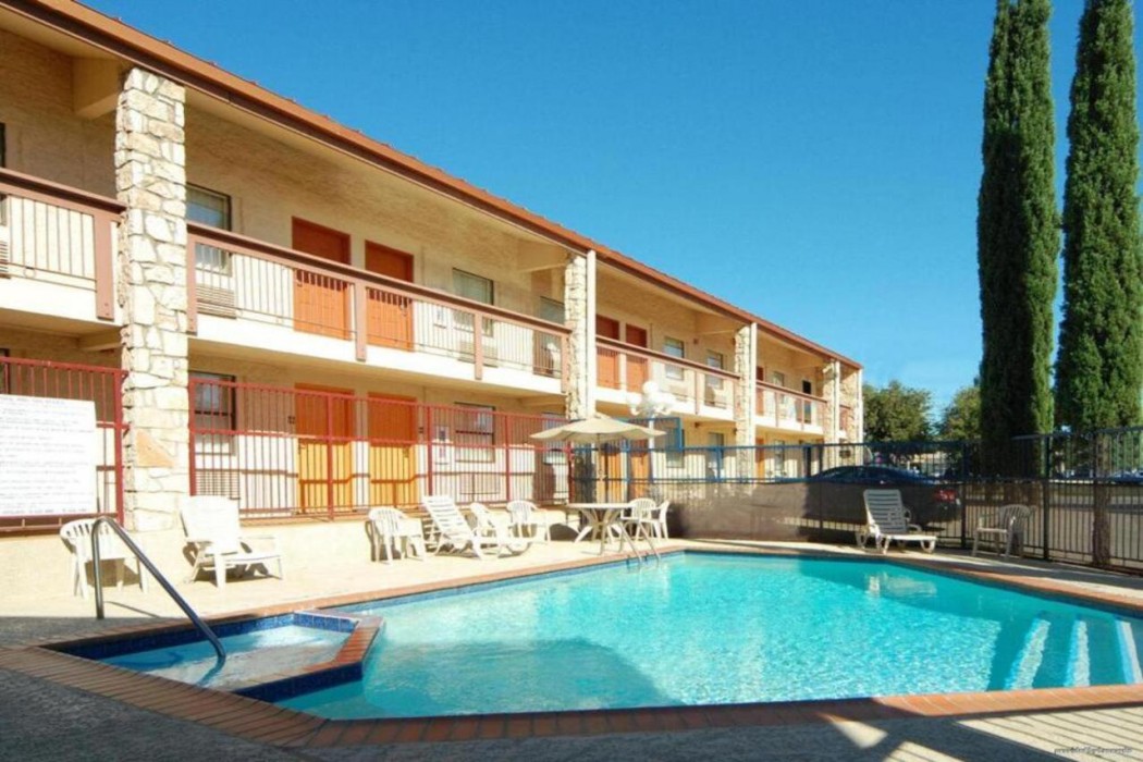 Studio6 Suites North Richland Hills, TX 15/24
