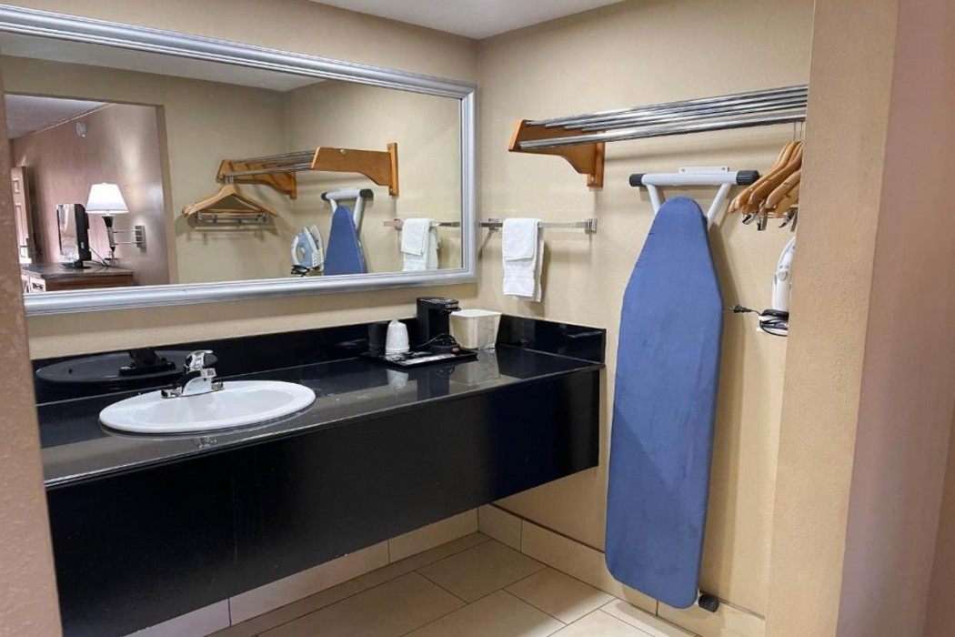 Studio6 Suites North Richland Hills, TX 13/24
