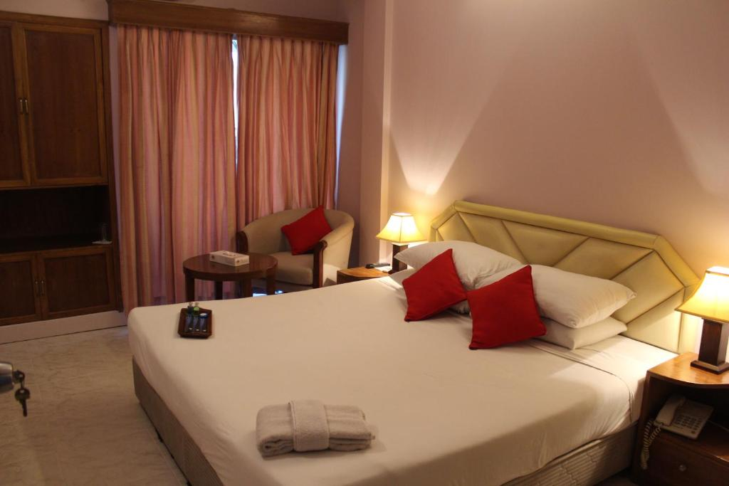 Hotel Sea Crown 16/48