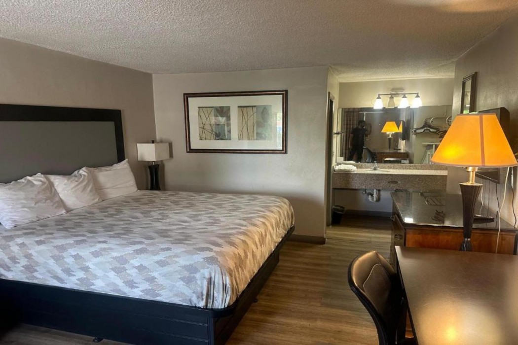 La Casa Inn Albany Near Tifton US 82 6/13