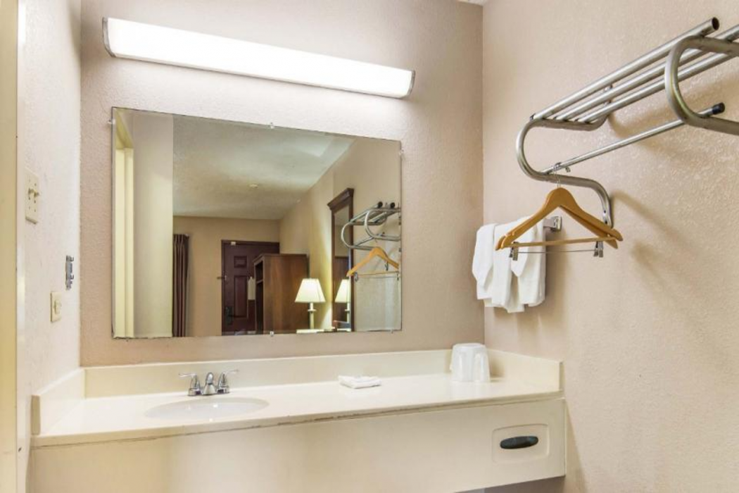 Motel6 Alsip, IL 33/58