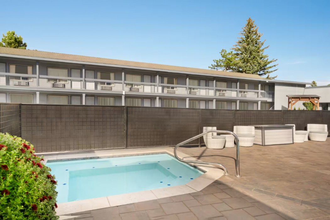 Days Inn by Wyndham Bend 30/49