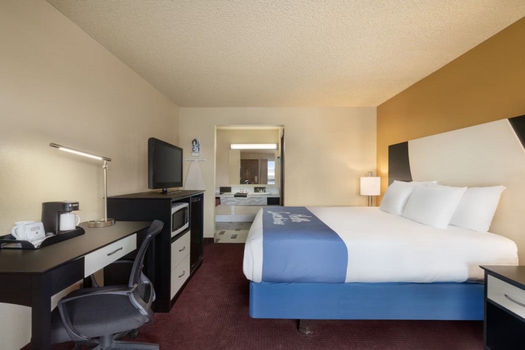 Days Inn by Wyndham Bend 16/49