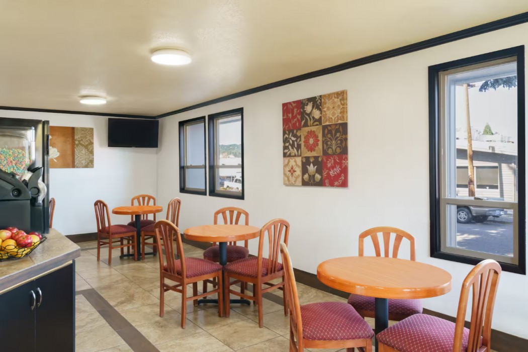 Days Inn by Wyndham Bend 38/49