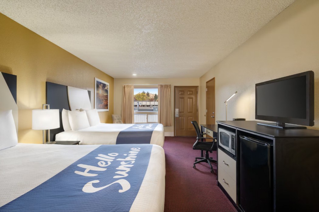 Days Inn by Wyndham Bend 12/49