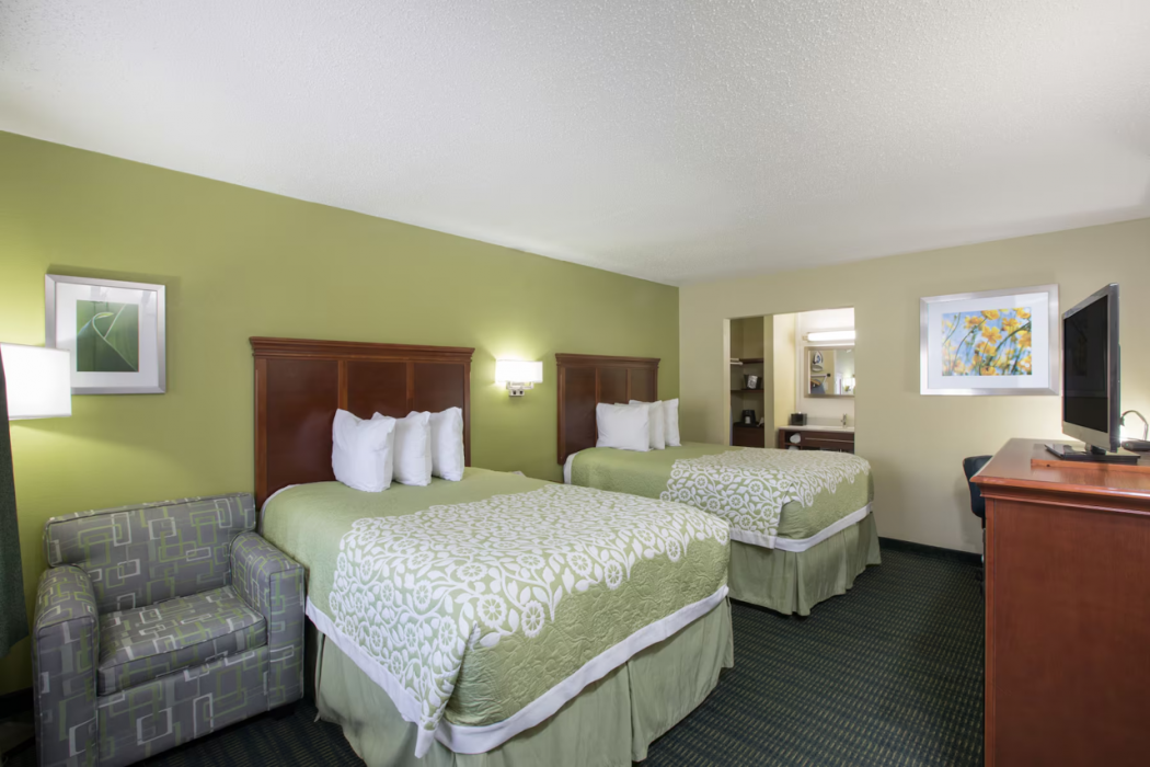 Days Inn & Suites by Wyndham Big Spring 3/28