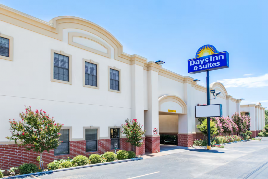 Days Inn & Suites by Wyndham Big Spring 1/28
