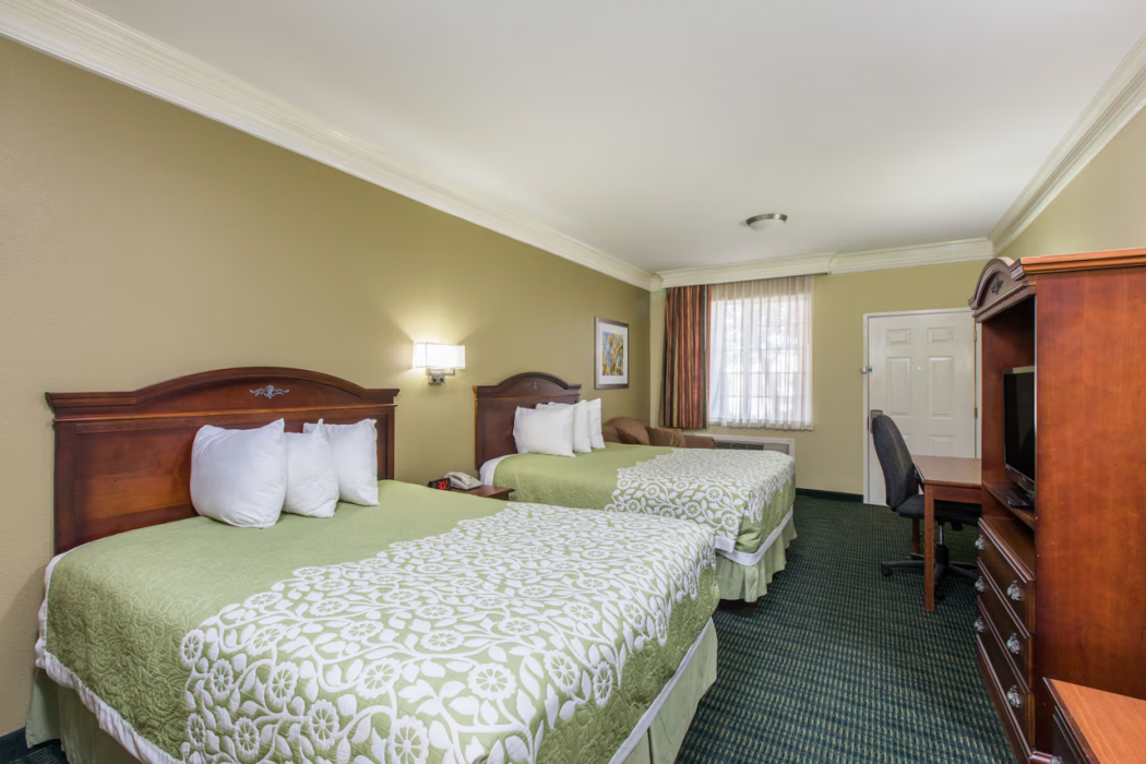 Days Inn & Suites by Wyndham Big Spring 8/28
