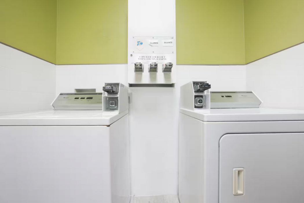 Days Inn & Suites by Wyndham Big Spring 18/28