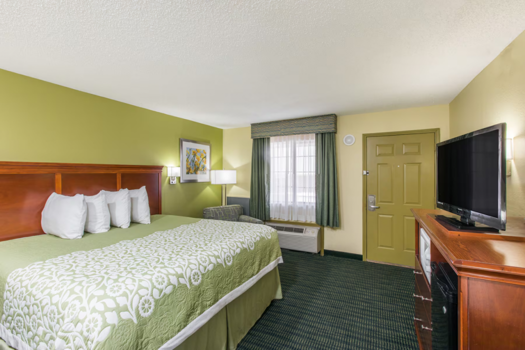 Days Inn & Suites by Wyndham Big Spring 5/28