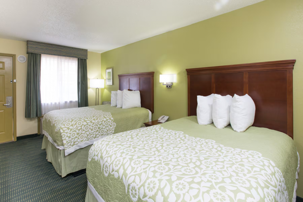 Days Inn & Suites by Wyndham Big Spring 6/28