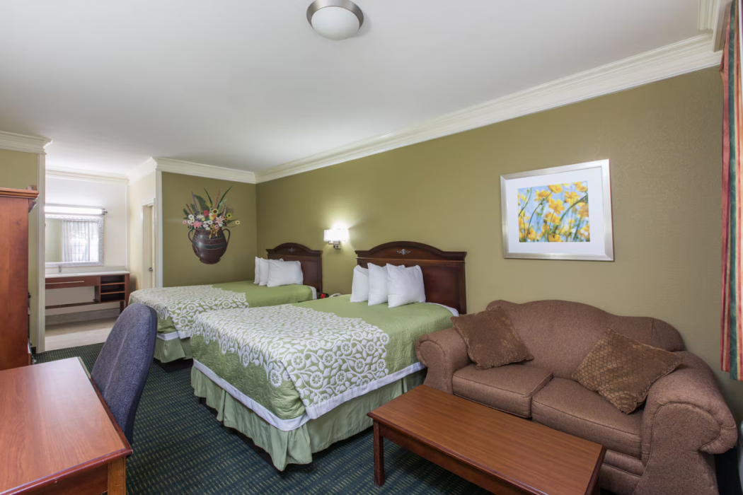 Days Inn & Suites by Wyndham Big Spring 9/28