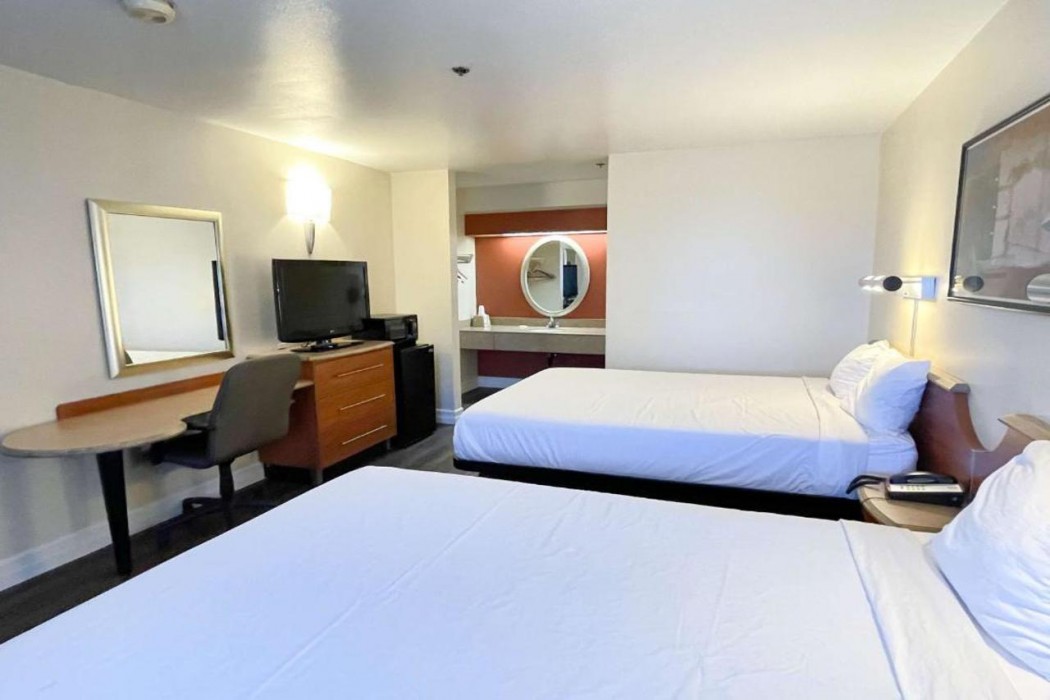 Room at Motel6 Barstow, CA - Mojave Desert Stop - I-15, BARSTOW - CA