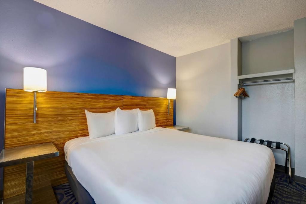 Motel6 Arlington, TX - Entertainment District 21/34