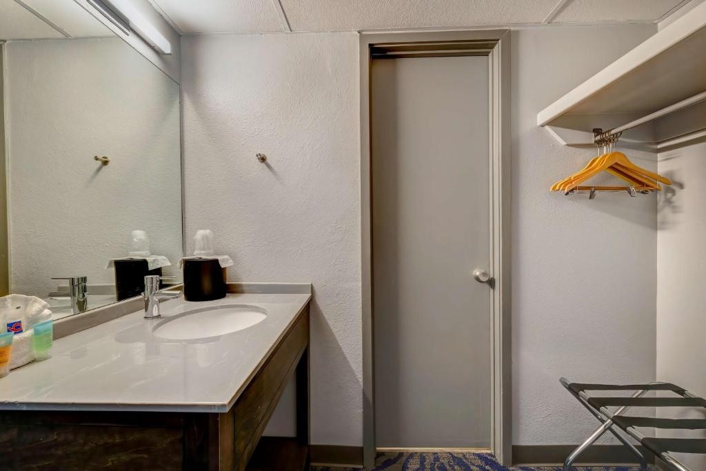 Motel6 Arlington, TX - Entertainment District 23/34