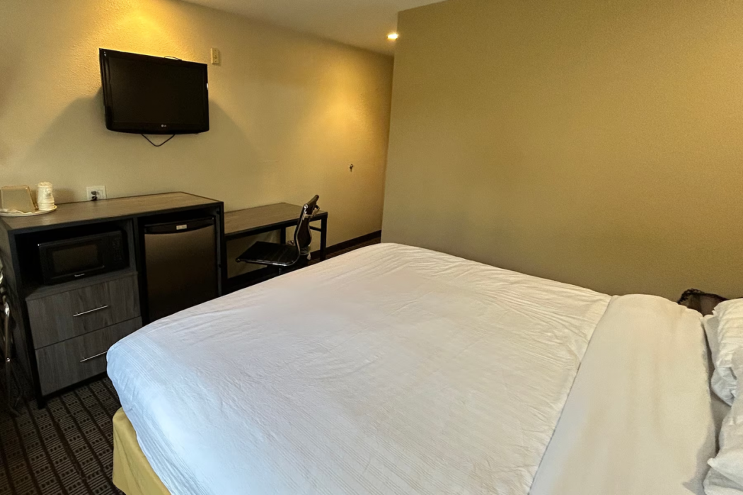 Travelodge by Wyndham Arlington/Dallas Area 4/12