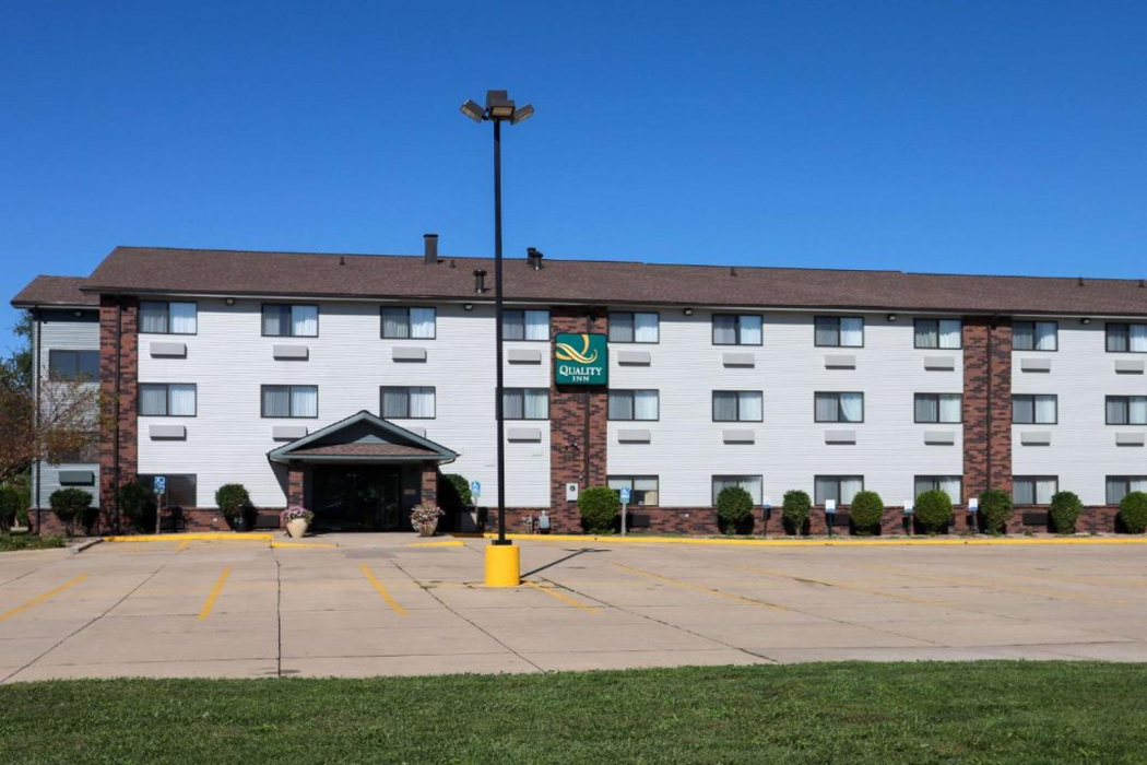 Quality Inn & Suites Bloomington I-55 and I-74 1/39