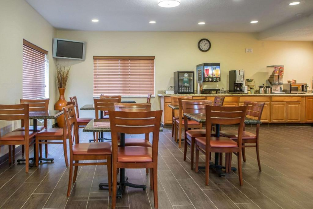 Quality Inn & Suites Bloomington I-55 and I-74 22/39