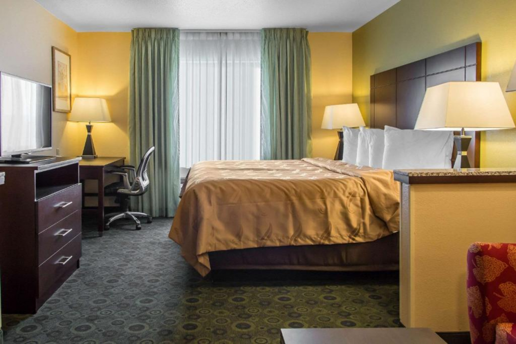 Quality Inn & Suites Bloomington I-55 and I-74 10/39