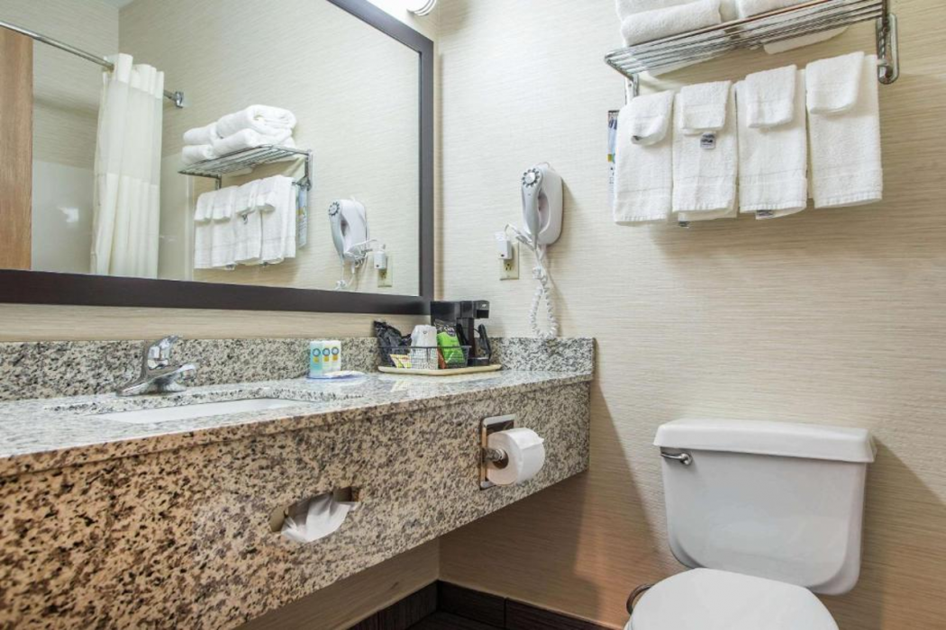 Quality Inn & Suites Bloomington I-55 and I-74 23/39