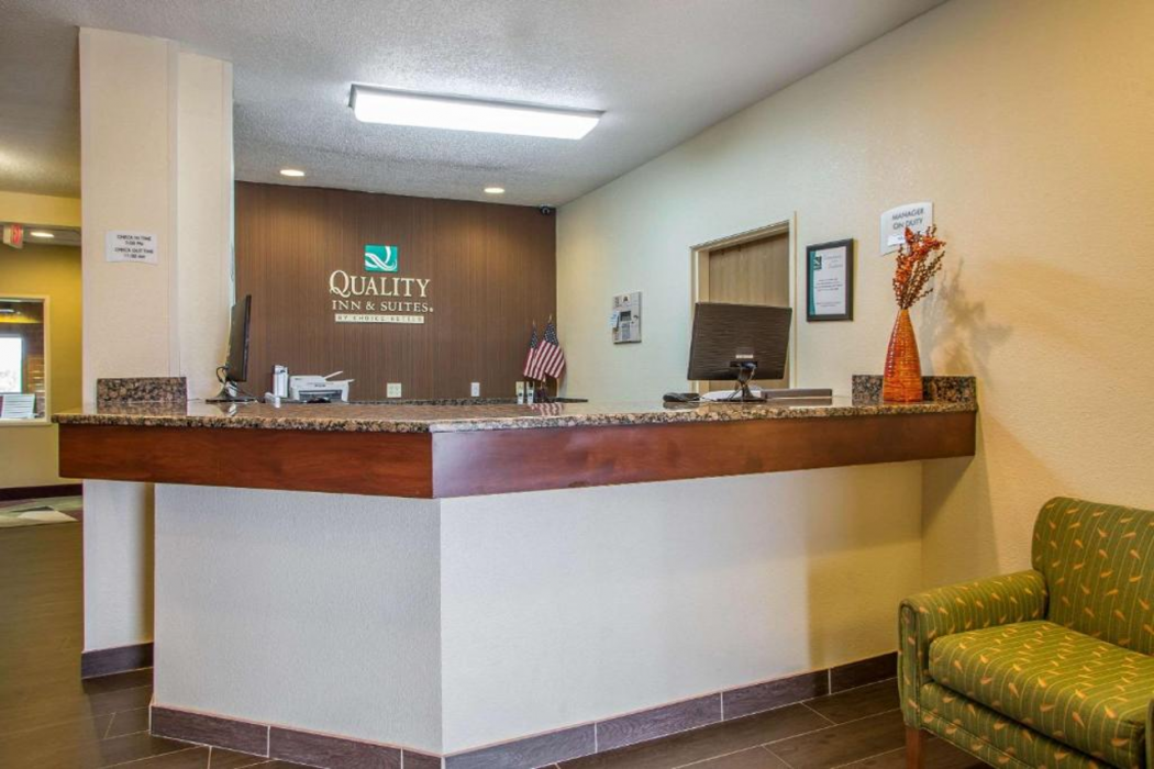 Quality Inn & Suites Bloomington I-55 and I-74 6/39