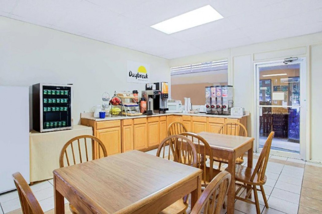 Days Inn By Wyndham Bristol Parkway 12/15