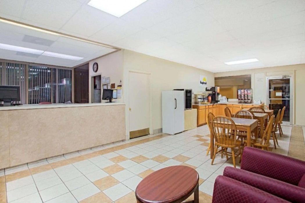 Days Inn By Wyndham Bristol Parkway 5/15