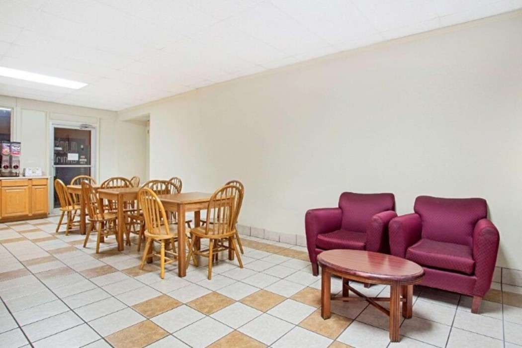 Days Inn By Wyndham Bristol Parkway 11/15