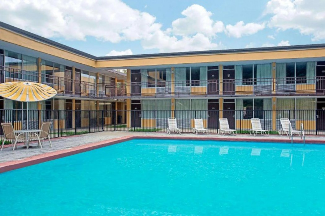 Days Inn By Wyndham Bristol Parkway 13/15