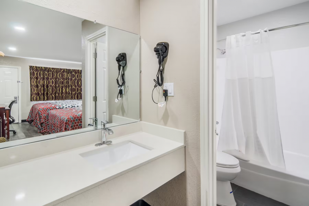 Super 8 by Wyndham Waco North I-35 7/16