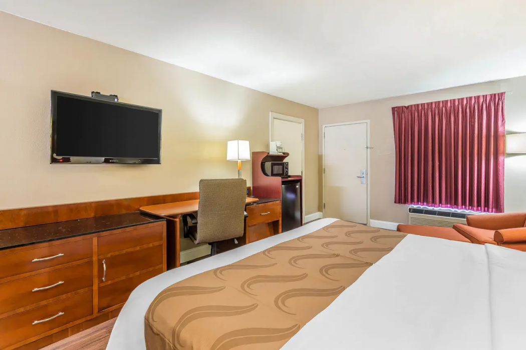 Quality Inn & Suites near Robins Air Force Base 12/21
