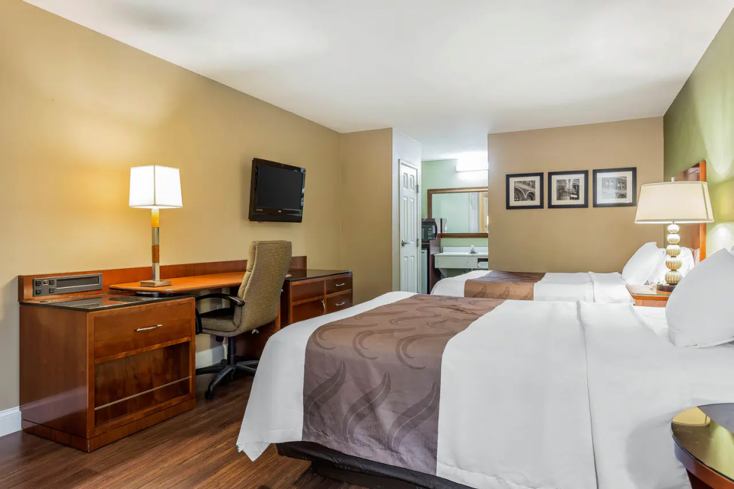 Quality Inn & Suites near Robins Air Force Base 15/21