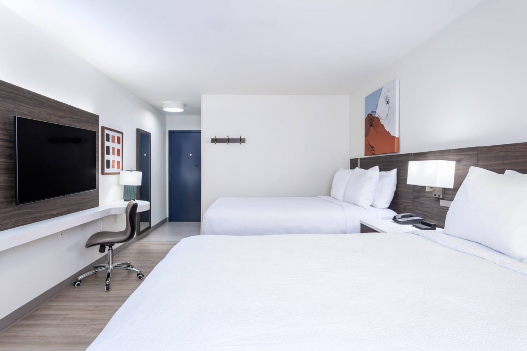 Spark by Hilton Clarion 8/29
