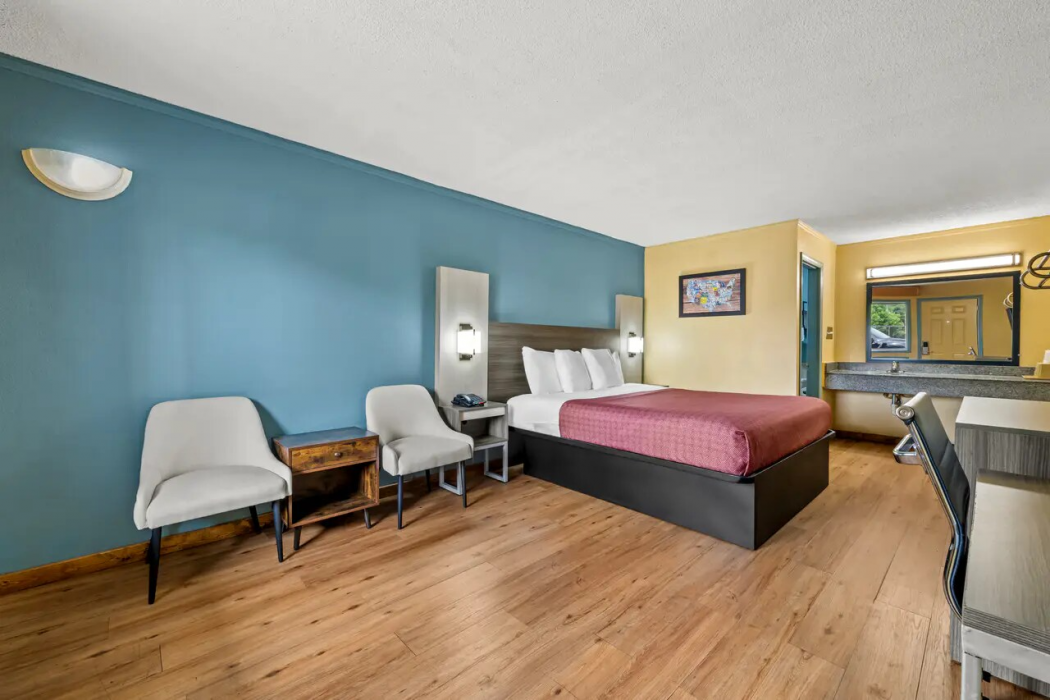 Econo Lodge Charlotte Airport Area 10/26