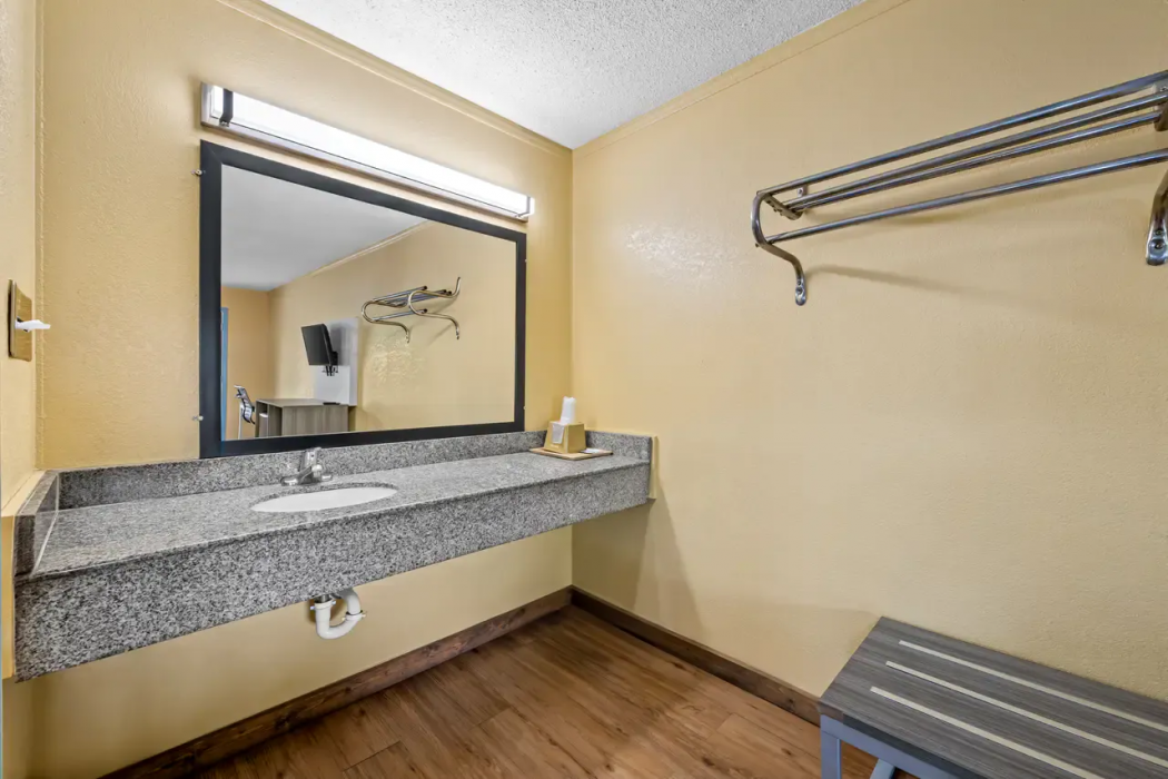 Econo Lodge Charlotte Airport Area 11/26