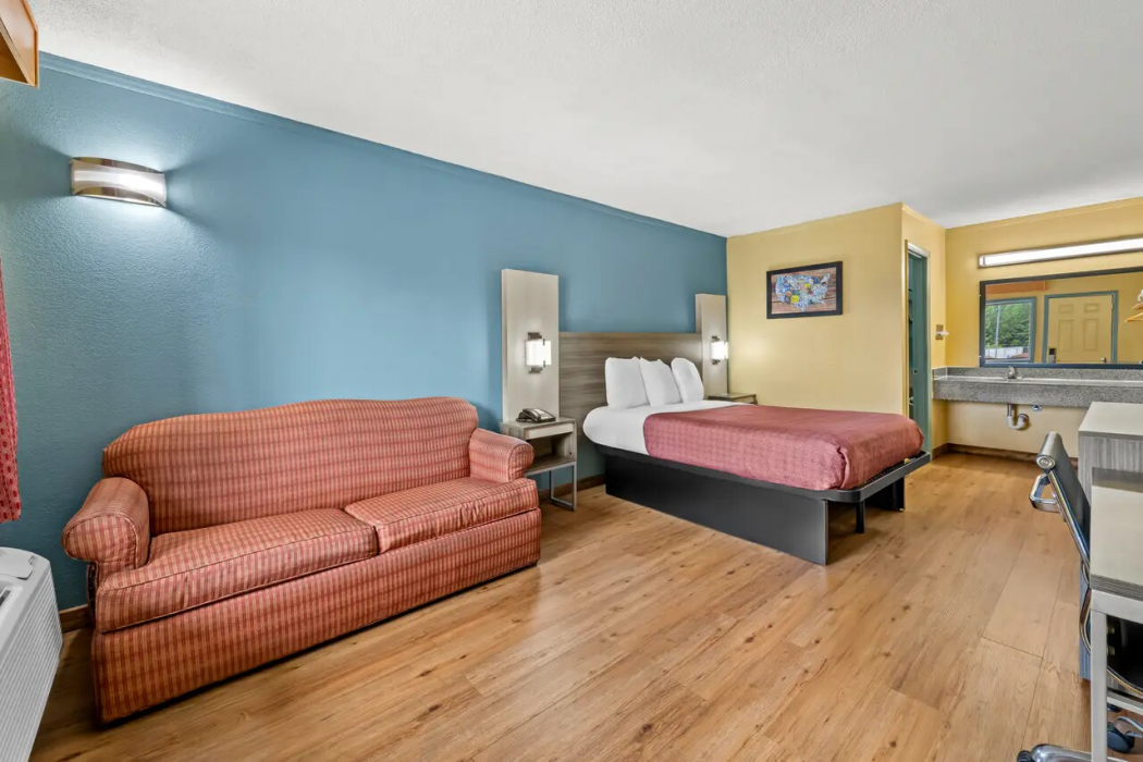 Econo Lodge Charlotte Airport Area 12/26