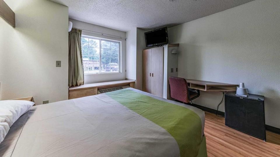 Motel6 Charlotte, NC - University 19/45