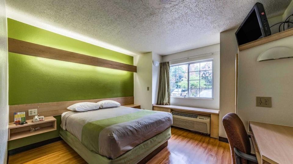 Motel6 Charlotte, NC - University 13/45