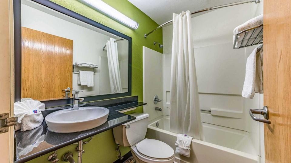 Motel6 Charlotte, NC - University 27/45