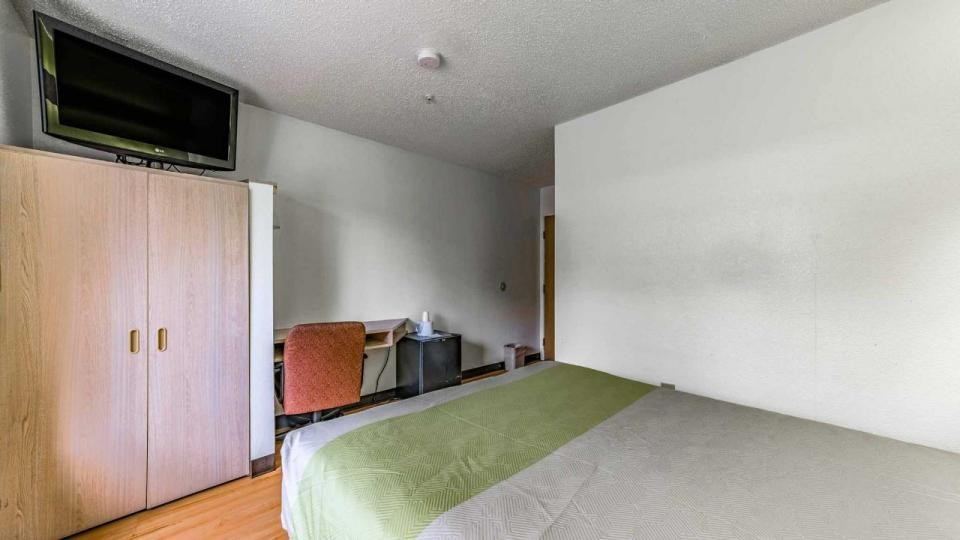 Motel6 Charlotte, NC - University 17/45