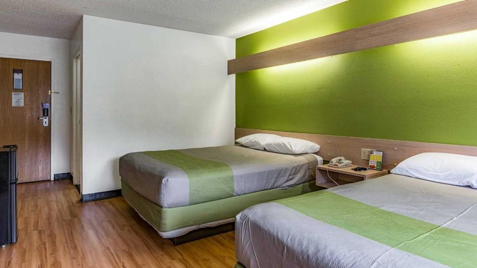 Motel6 Charlotte, NC - University 12/45