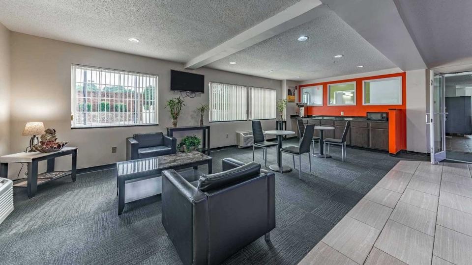 Motel6 Charlotte, NC - University 7/45