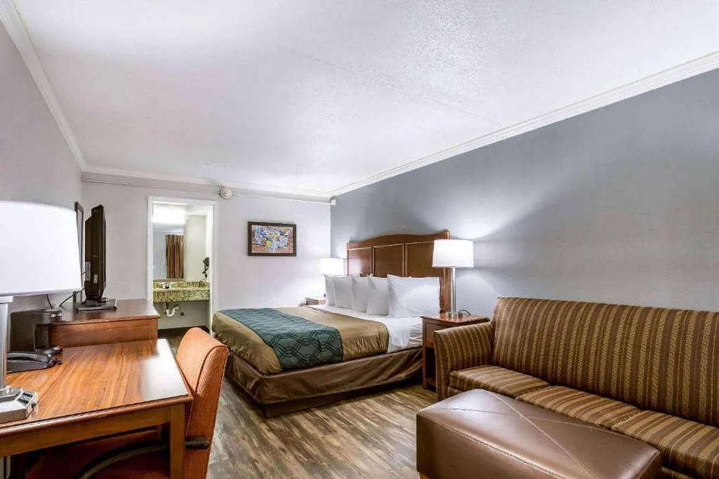 Travelodge by Wyndham Canton/Livonia Area, MI 8/38