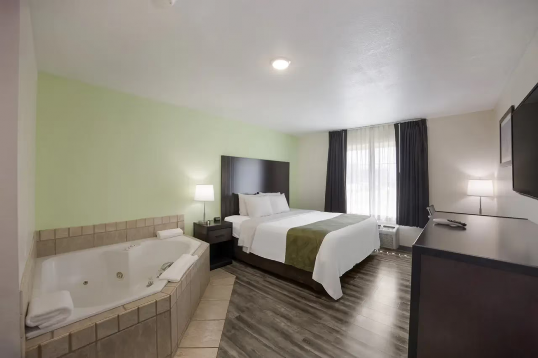 Quality Inn & Suites Clayton, NM 8/31